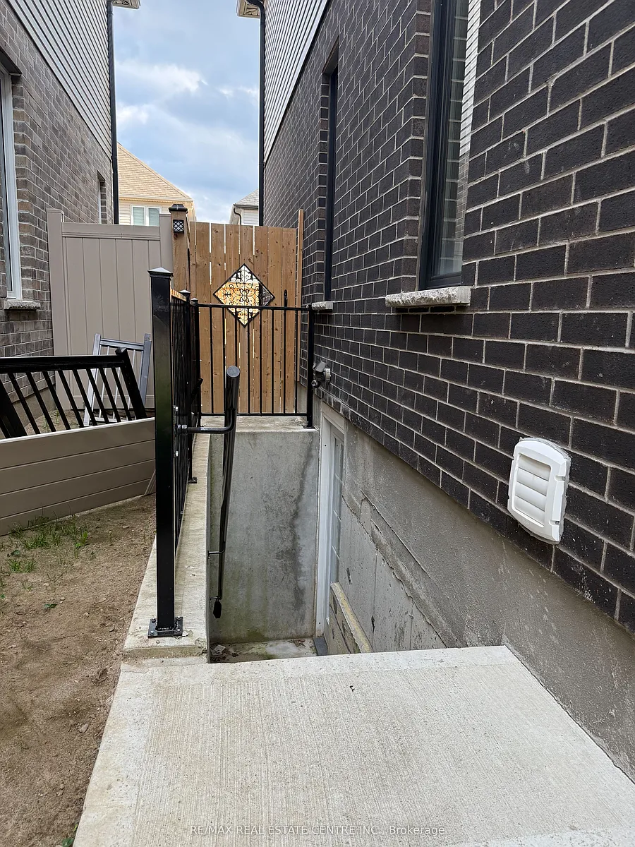 Building Photo - 320 Sedgewood St #BASEMENT