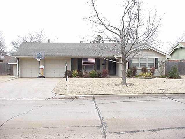 1st image of 2909 N Huntleigh Dr