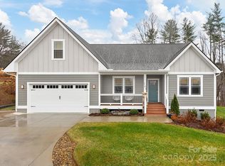 203 Hayes Ridge Ln, Mills River, NC 28759