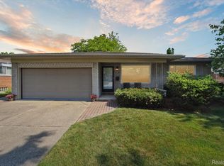 3187 Hedge Dr, Sterling Heights, MI 48310