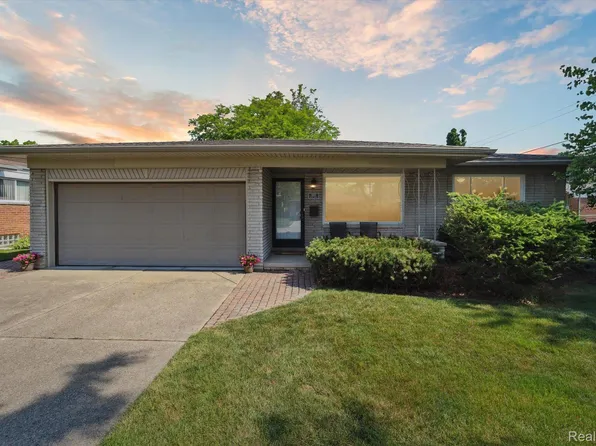 3187 Hedge Dr, Sterling Heights, MI 48310