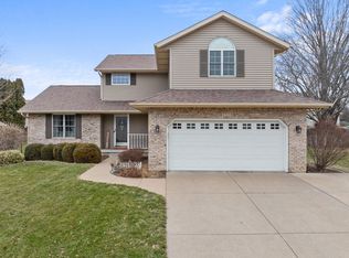 2328 Hunter Rd, Bettendorf, IA 52722