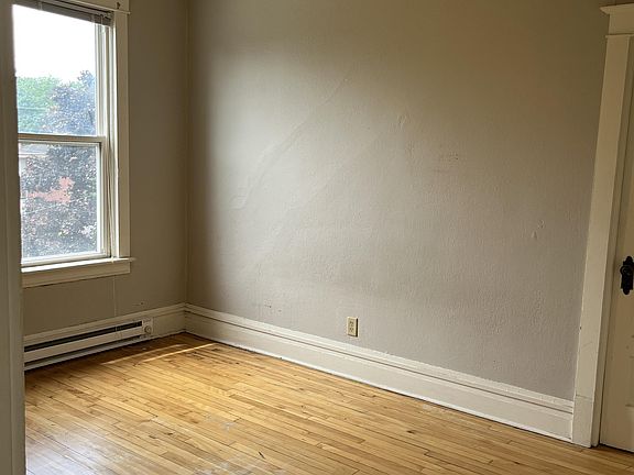 4th image of 101 E Chicago St #20