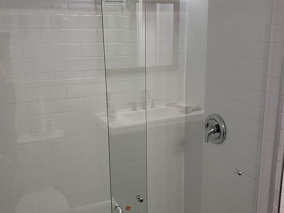 3rd image of 5940 S Kilbourn Ave #1G