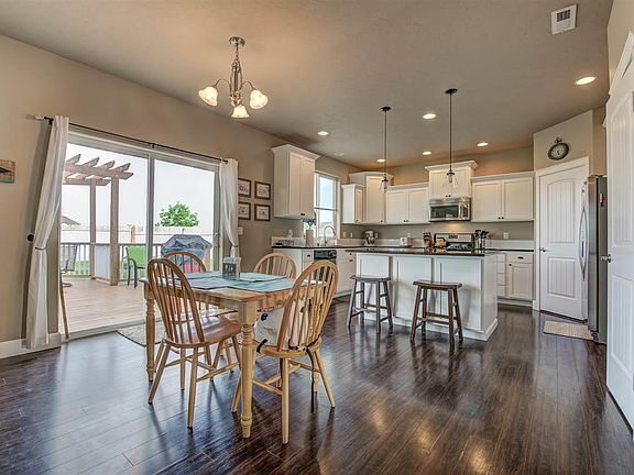 3rd image of 5801 Hiram Ct