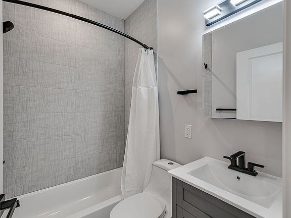 4th image of 811 N 40th St #3