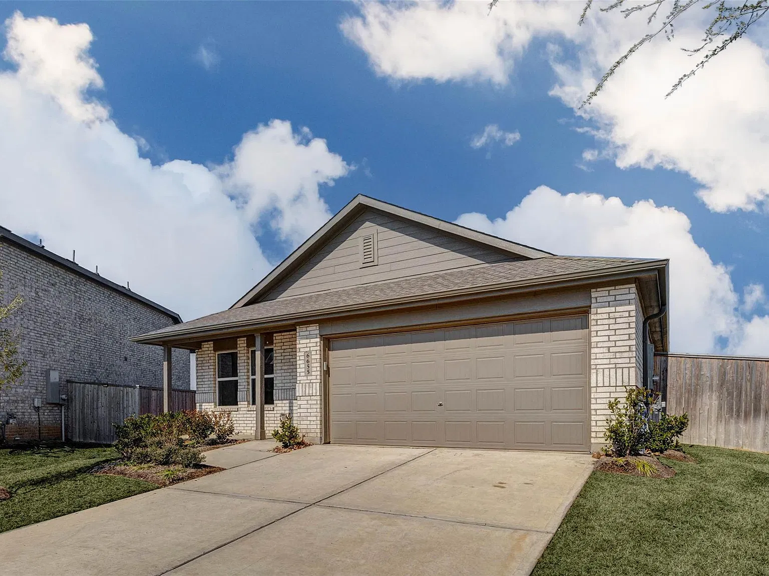 4 bed, 2.0 bath, 1800 sqft, $2,300 — Photo 3