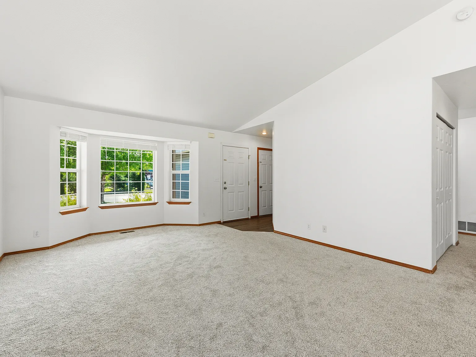 3 bed, 1171 sqft, $2,095 — Photo 4