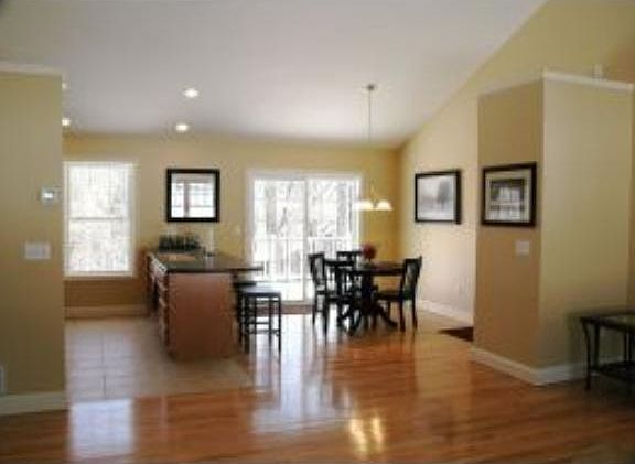 4th image of 2 Camden Ct