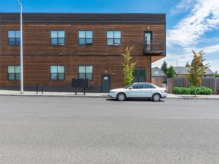 Clark Apartments — Photo 40