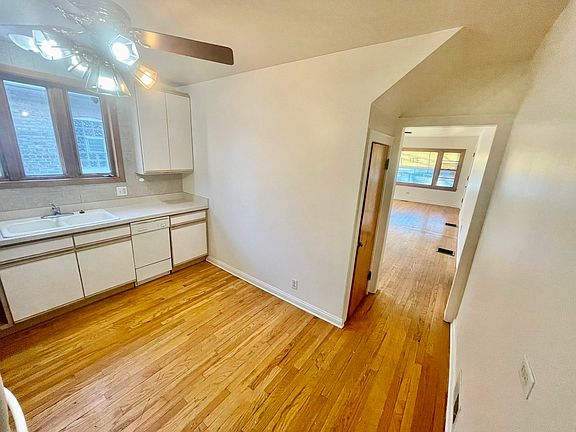 3rd image of 6050 Capulina Ave
