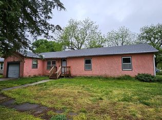 211 N Maple St, Solomon, KS 67480
