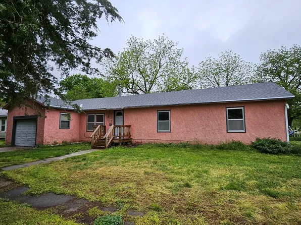 211 N Maple St, Solomon, KS 67480