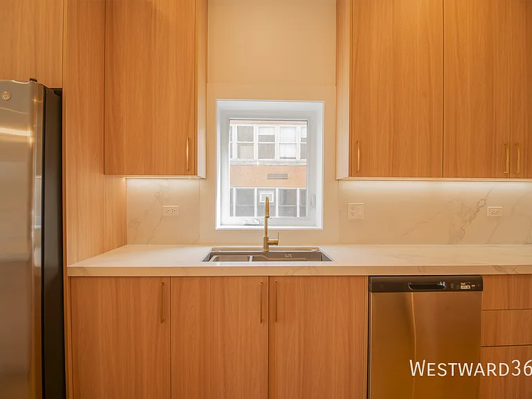 2042 W Washington Blvd #1E — Photo 4