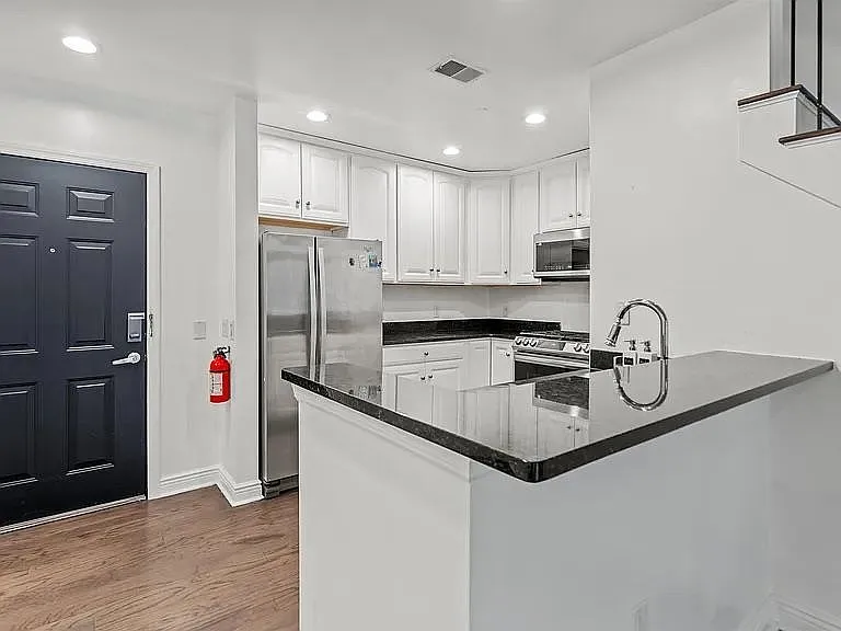 7400 River Rd #442 — Photo 2