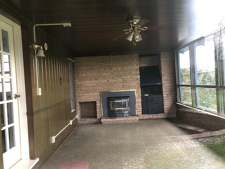 21 Montgomery Ave — Photo 7