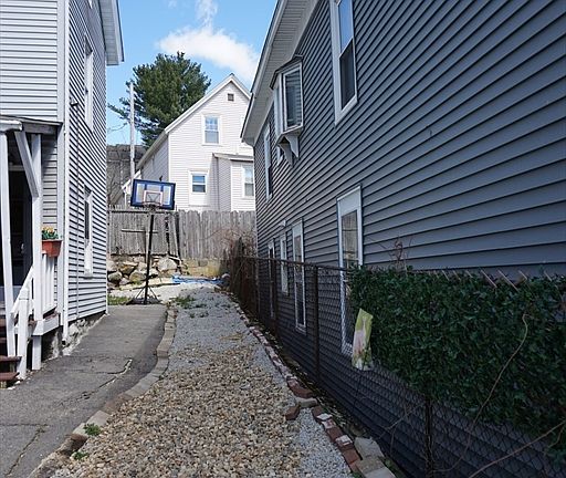 2nd image of 27 Shaw St