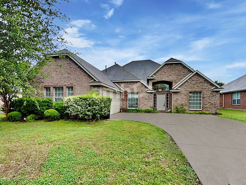 1st image of 1136 Lakeside Dr