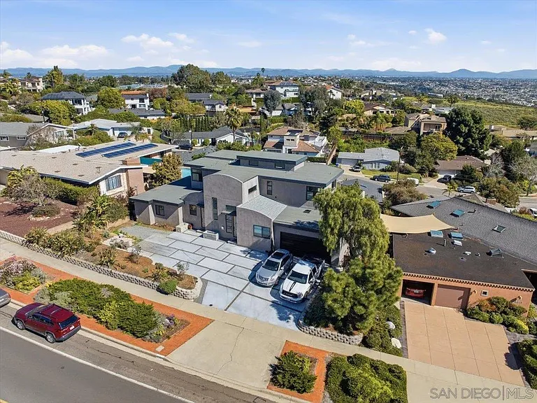 5447 Soledad Rd — Photo 29