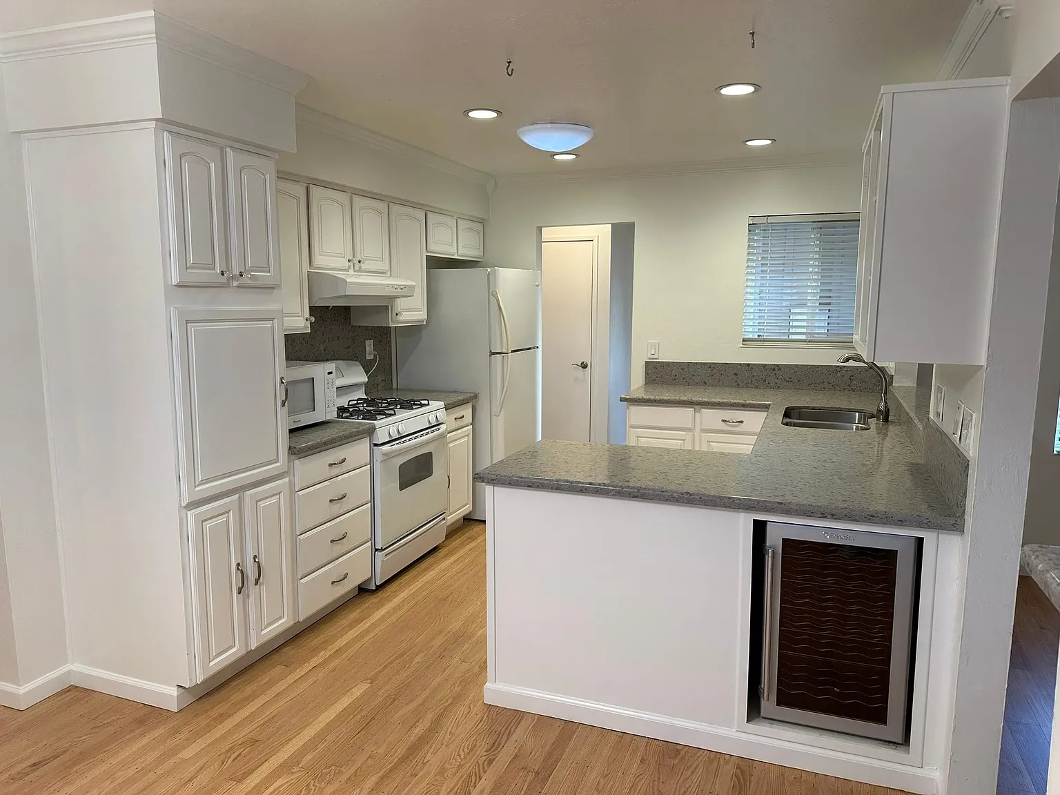 3 bed, 1400 sqft, $3,500 — Photo 3