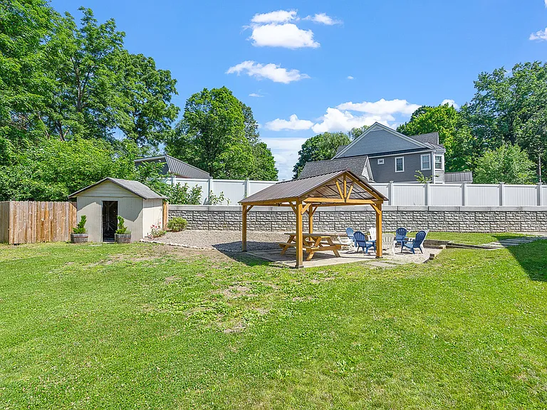 387 Maple Ave — Photo 43