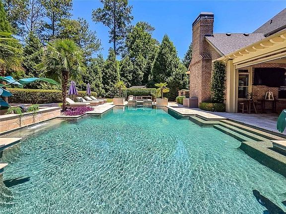 3rd image of 3232 Saint Elmo Ct