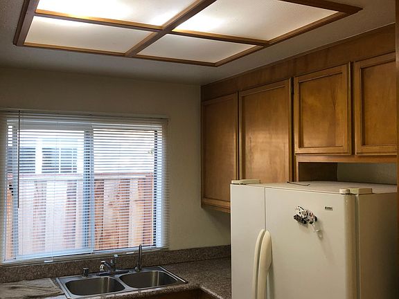4th image of 125 Schott St