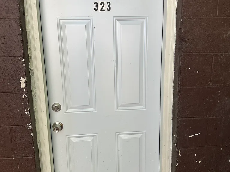 321 Landau Dr #323 — Photo 2