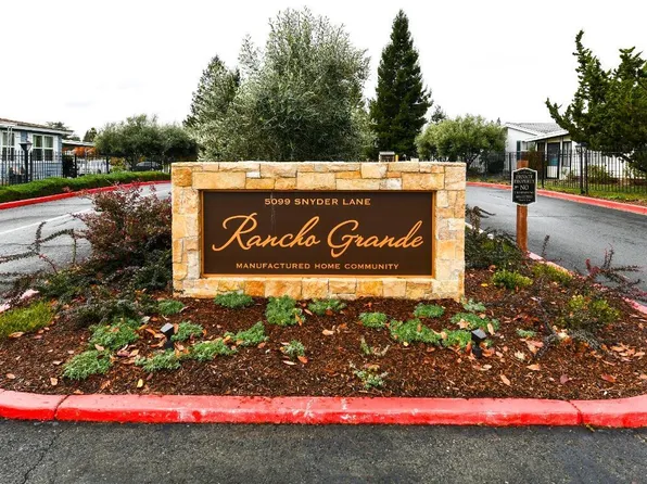 2 Circulo Grande Street, Rohnert Park, CA 94928