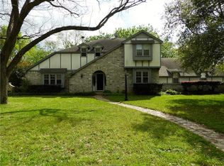 703 E 16th St, Cameron, TX 76520