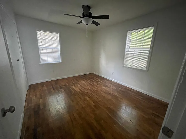 964 Blythe St — Photo 6