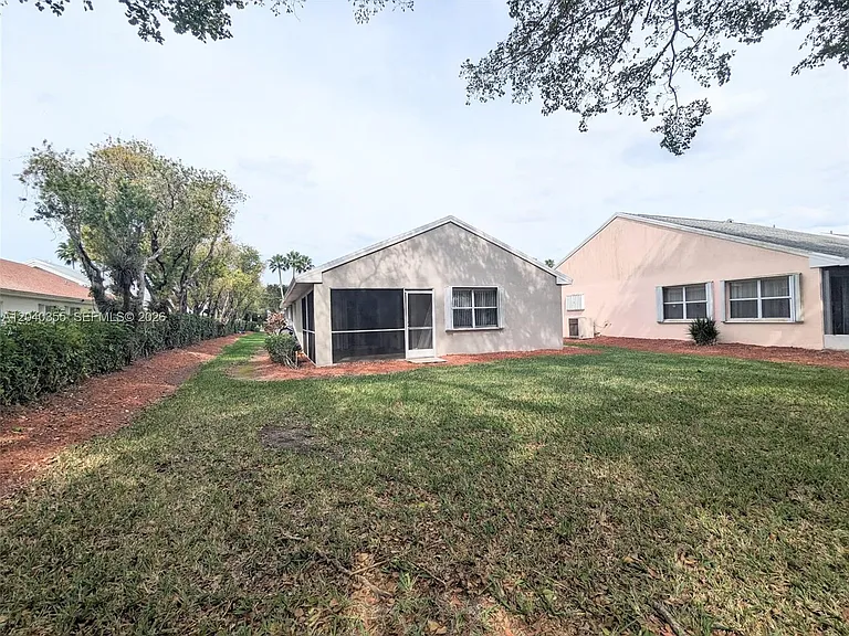 532 SE 21st Dr — Photo 6