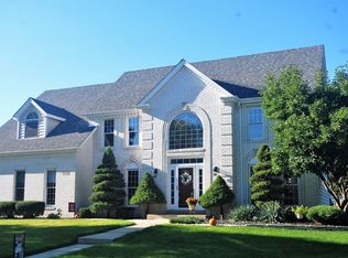 924 Leverenz Rd, Naperville, IL 60565