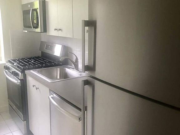 3rd image of 8208 135th St APT 6L