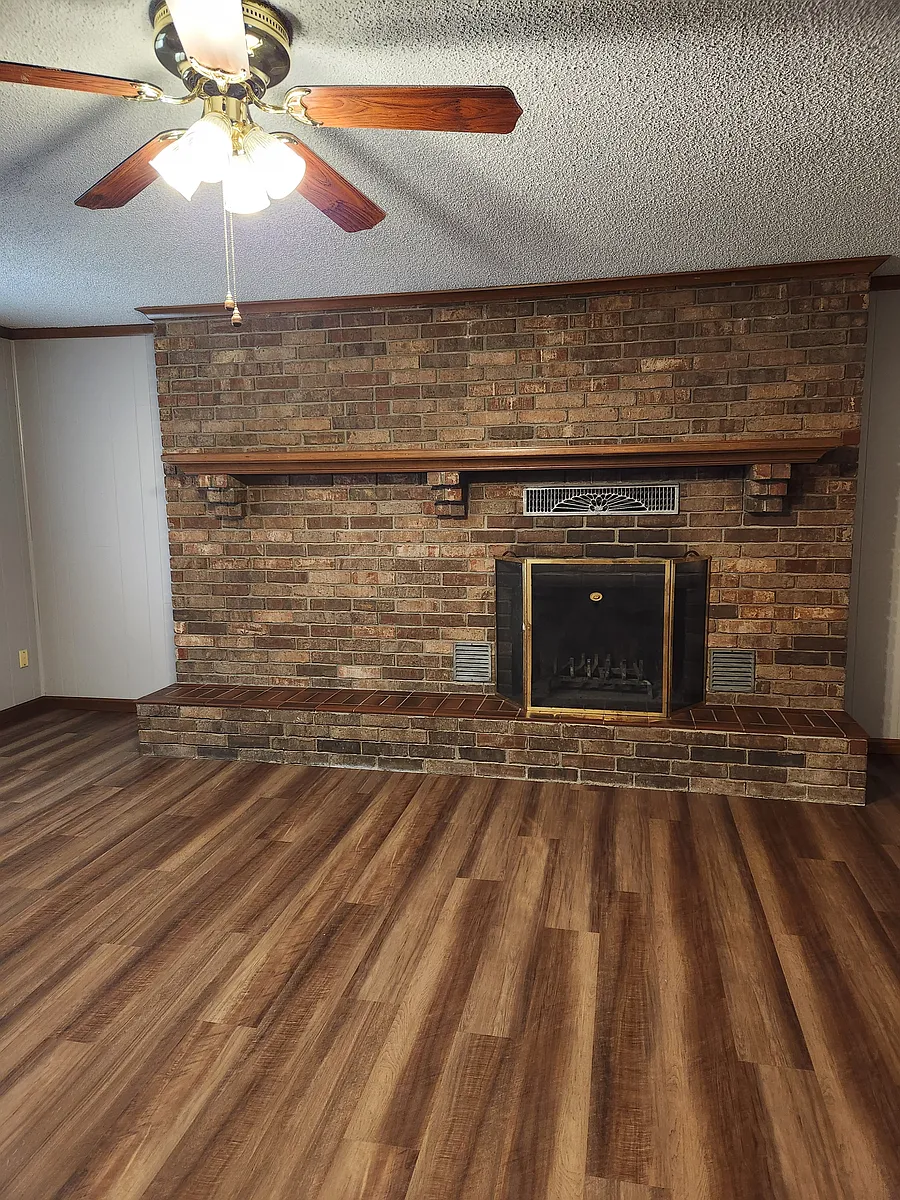Building Photo - 1633 E Lark St #2