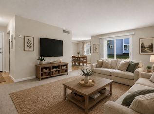 12 Beals Cove Rd APT B, Hingham, MA 02043