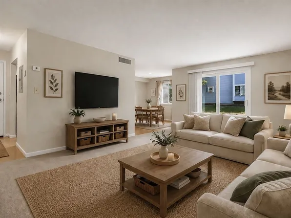 12 Beals Cove Rd APT B, Hingham, MA 02043