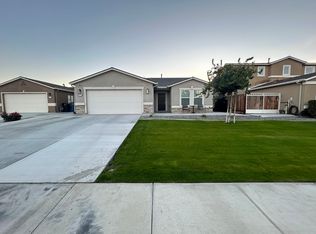 5715 Aquamarine Peak Dr, Bakersfield, CA 93313