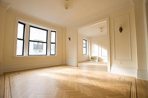 Sold by Nest Seekers International | media 5