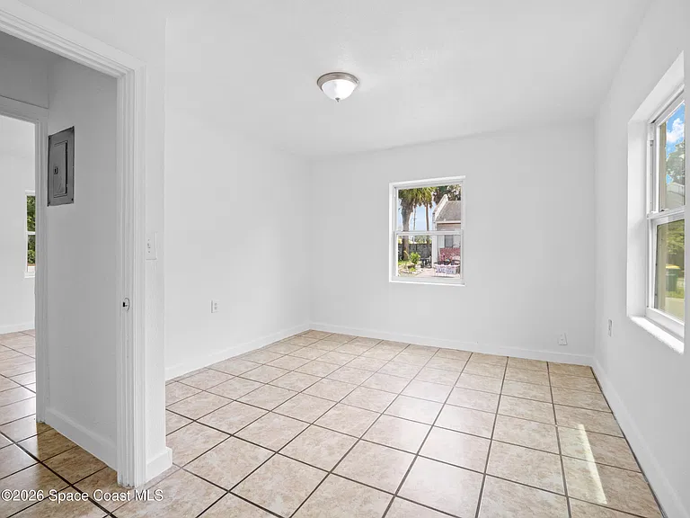 87 NW Irwin Ave — Photo 13