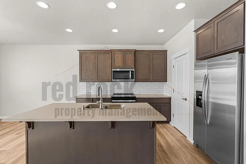 4 bed, 2.5 bath, 2085 sqft, $2,650 — Photo 2