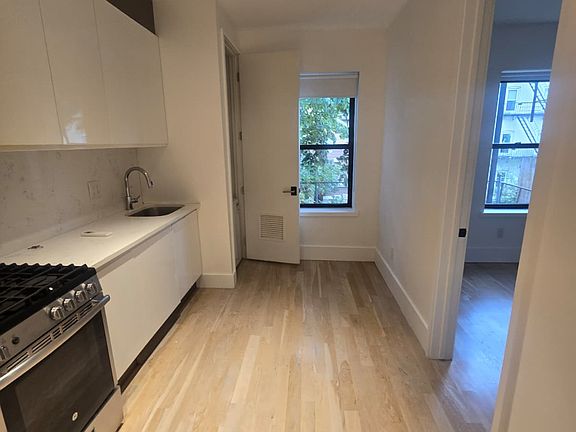 4th image of 32 Magnolia Ave #103B
