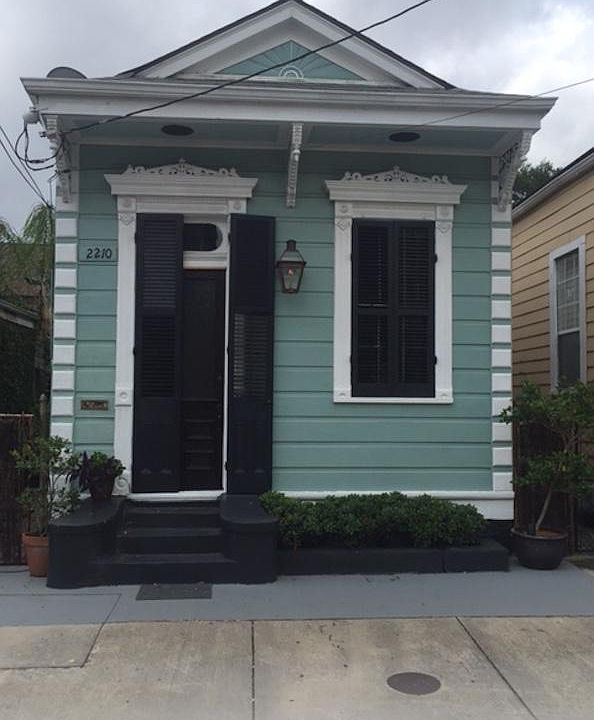 2210 Governor Nichols
