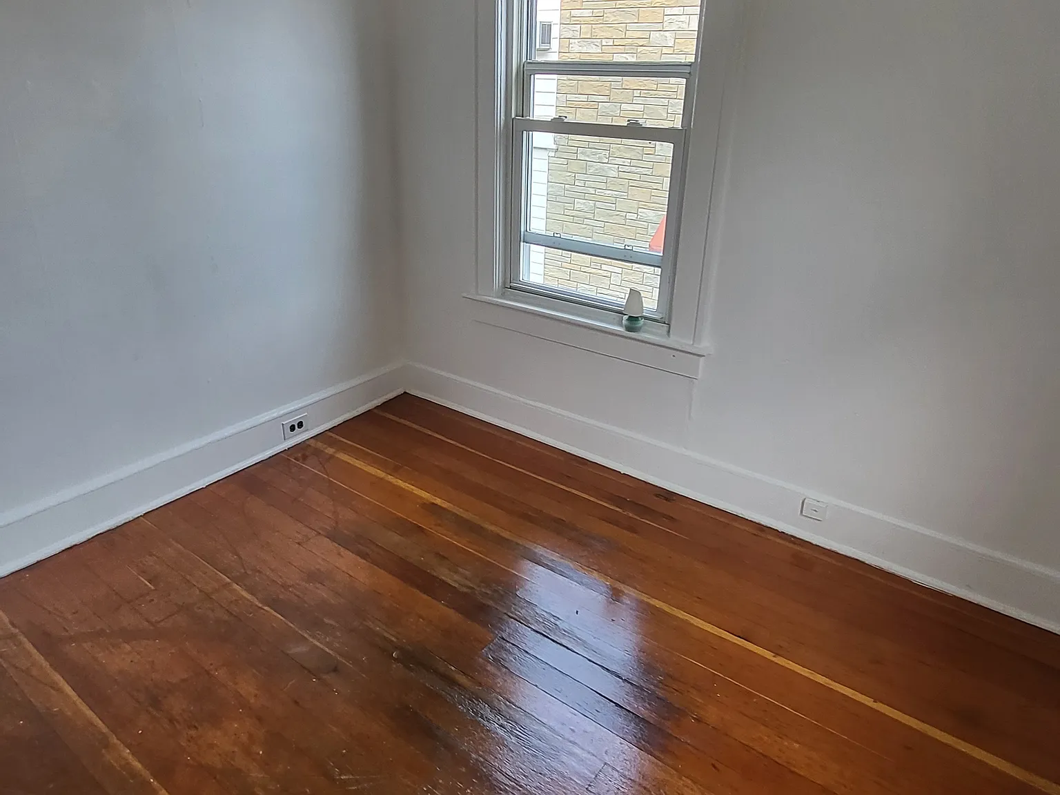 3 bed, 1500 sqft, $1,300 — Photo 2
