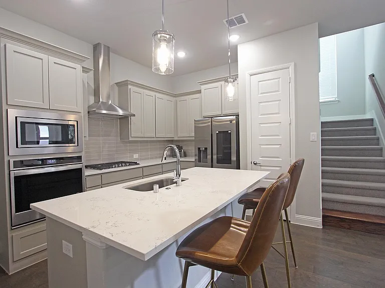 4127 Runway Mews — Photo 3