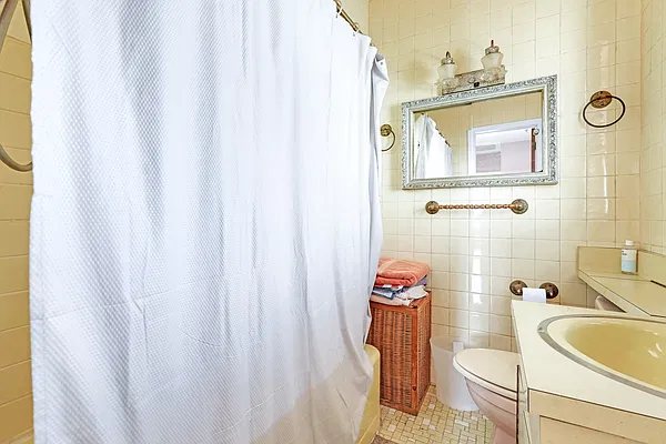 Sold by Mitra Hakimi Realty Group, LLC | media 22
