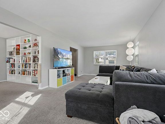 3rd image of 8072 Dartmouth Rd