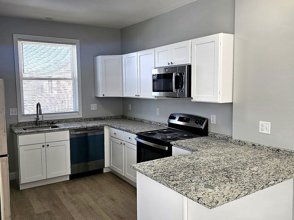 1st image of 33 Rowe Ave