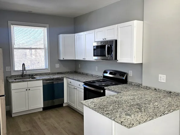 33 Rowe Ave, Hartford, CT 06106