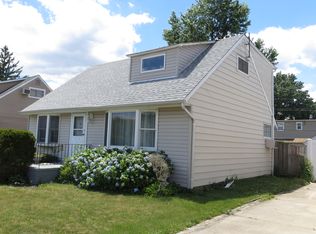 80 Moeller St, Hicksville, NY 11801